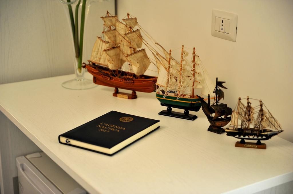 Il Leone Di Mare Hotel Procida Room photo