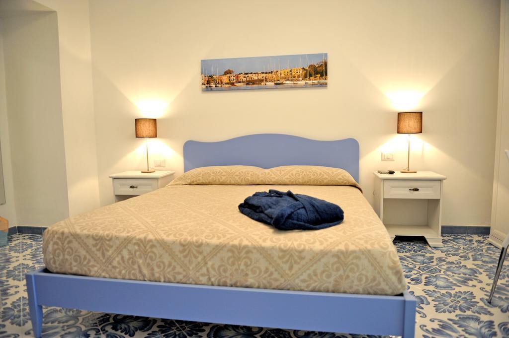 Il Leone Di Mare Hotel Procida Room photo