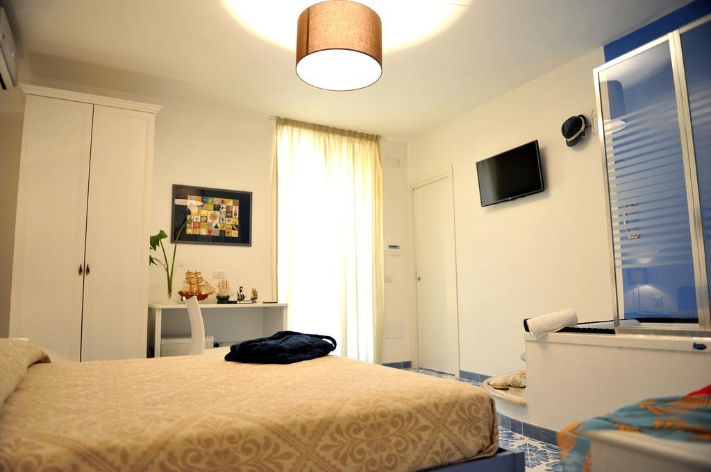 Il Leone Di Mare Hotel Procida Room photo